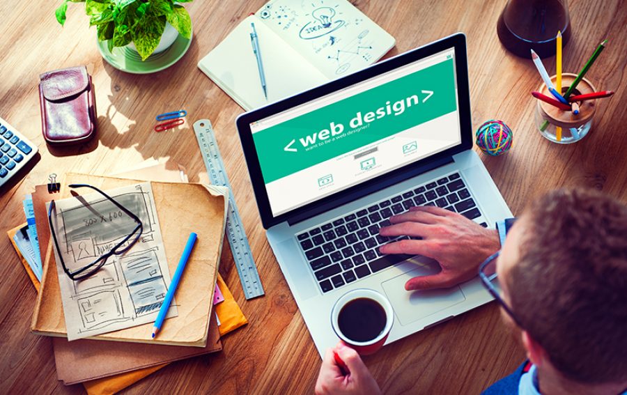 Erstellen einer Website am Laptop