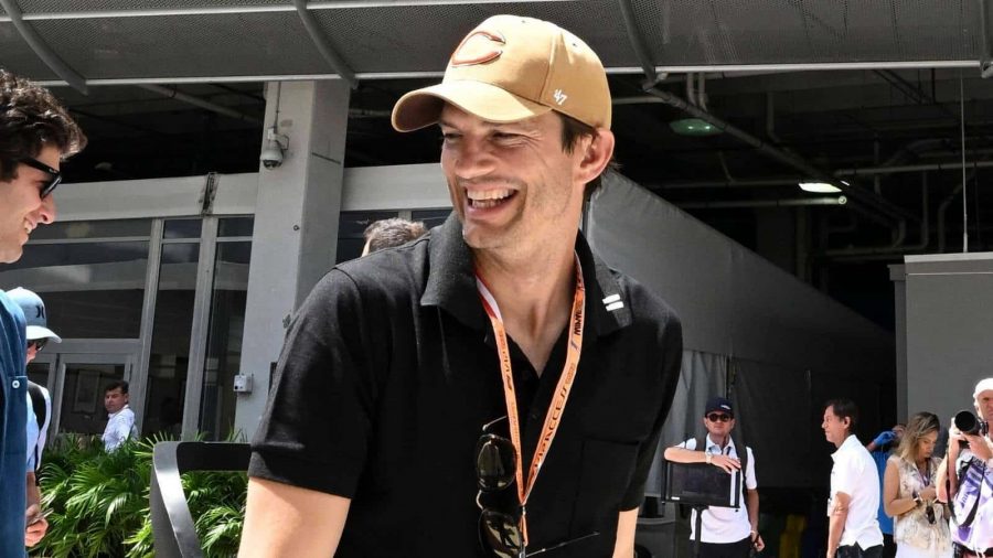 Ashton Kutcher teilt seinen Erfolg, um nach Glück zu streben